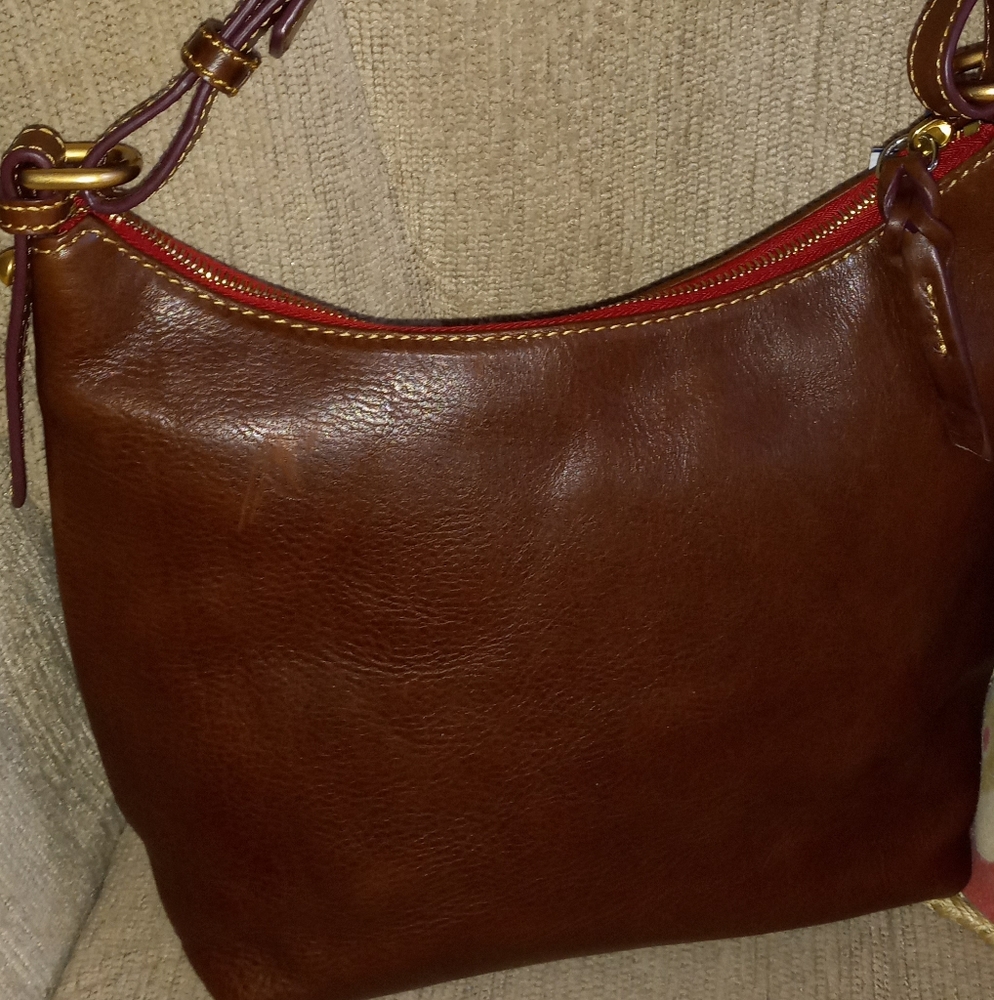 NWT Dooney & Bourke Small Zipper Pocket Leather Sac in Chestnut. Brand New. - Picture 2 of 9
